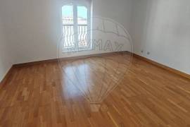 T4 Apartment | 179 m² | Villa Gandarinha Condominium Located in a prestigious condominium with 24-hour security, this spacious 179 m² apartment offers comfort and exclusivity