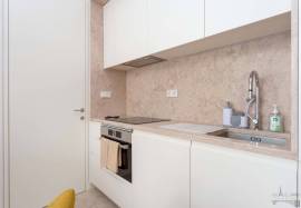 T1 apartment like a home, inserted in a luxury condominium in Graça, with swimming pools and saunas