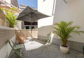T1 apartment like a home, inserted in a luxury condominium in Graça, with swimming pools and saunas
