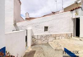 House located in São Romão/Ciladas, Vila Viçosa with a gross private area of 98m2