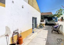 House located in Rio de Moinhos, Borba. With a gross private area of 135.26m2