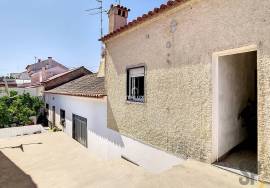 House located in Rio de Moinhos, Borba. With a gross private area of 135.26m2