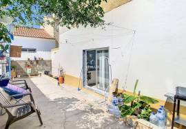 House located in Rio de Moinhos, Borba. With a gross private area of 135.26m2
