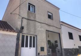 House located in Rio de Moinhos, Borba. With a gross private area of 135.26m2