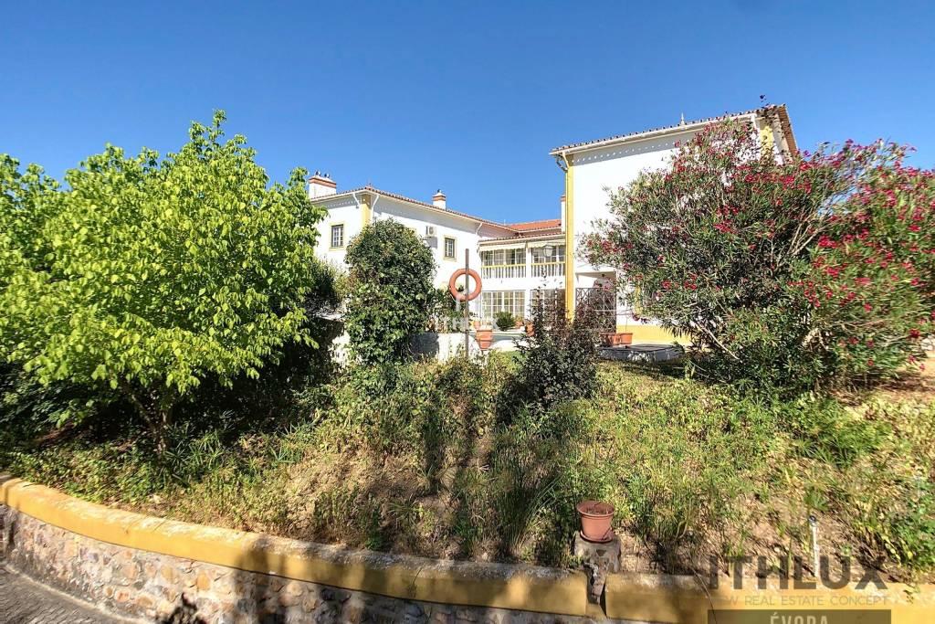 5 bedroom farm with pool 56 kms from Comporta