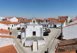House in ruins in São Bartolomeu do Outeiro