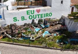 House in ruins in São Bartolomeu do Outeiro