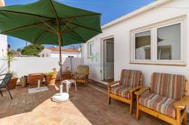 2 Bedroom Apartment + Annex with 1 Bedroom, 1 Office and 1 Bathroom, with Large Backyard, in Almádena - Lagos