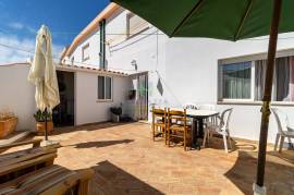 2 Bedroom Apartment + Annex with 1 Bedroom, 1 Office and 1 Bathroom, with Large Backyard, in Almádena - Lagos