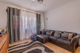 2 Bedroom Apartment + Annex with 1 Bedroom, 1 Office and 1 Bathroom, with Large Backyard, in Almádena - Lagos