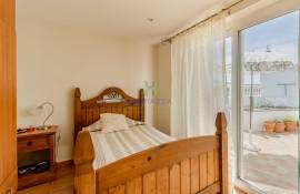 2 Bedroom Apartment + Annex with 1 Bedroom, 1 Office and 1 Bathroom, with Large Backyard, in Almádena - Lagos