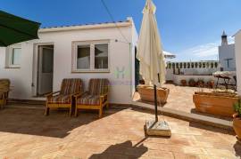 2 Bedroom Apartment + Annex with 1 Bedroom, 1 Office and 1 Bathroom, with Large Backyard, in Almádena - Lagos