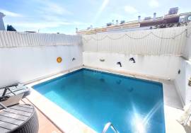 Townhouse T2+2 with Pool and off road parking.
