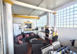 Townhouse T2+2 with Pool and off road parking.