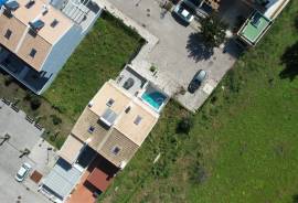 Townhouse T2+2 with Pool and off road parking.