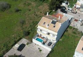 Townhouse T2+2 with Pool and off road parking.