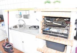 Townhouse T2+2 with Pool and off road parking.