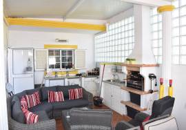 Townhouse T2+2 with Pool and off road parking.