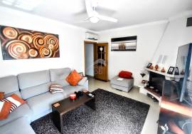 Townhouse T2+2 with Pool and off road parking.