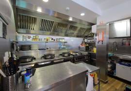 Restaurant for sale, with a renovated apartment in Duplex, above - Sold together