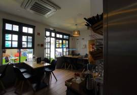 Restaurant for sale, with a renovated apartment in Duplex, above - Sold together