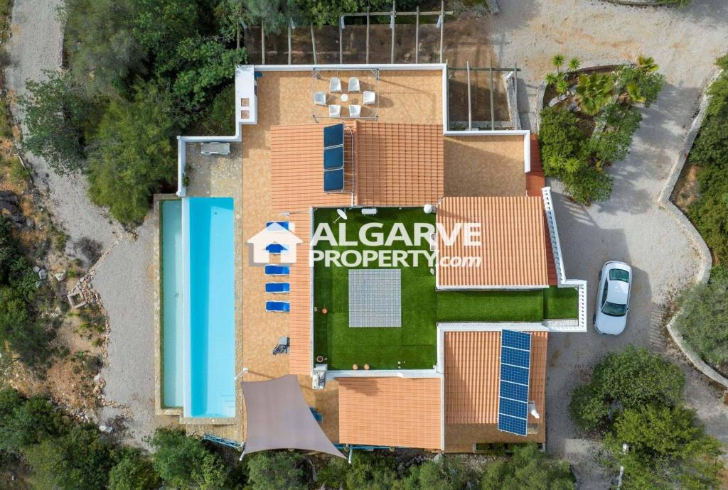 4-bedroom traditional style villa in Loulé with a pool and views over the Algarve coast
