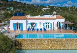 4-bedroom traditional style villa in Loulé with a pool and views over the Algarve coast