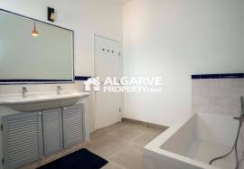 4-bedroom traditional style villa in Loulé with a pool and views over the Algarve coast