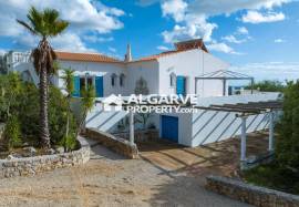 4-bedroom traditional style villa in Loulé with a pool and views over the Algarve coast