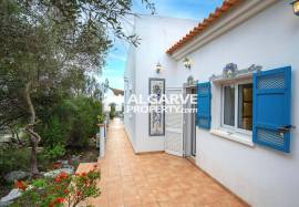4-bedroom traditional style villa in Loulé with a pool and views over the Algarve coast