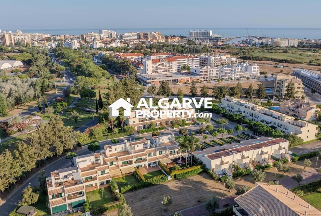 Renovated 3 bedroom villa, in a quiet area close to the beach and marina in Vilamoura, Algarve