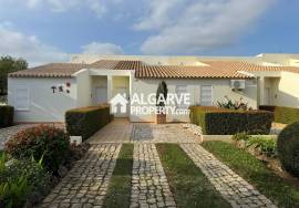 Renovated 3 bedroom villa, in a quiet area close to the beach and marina in Vilamoura, Algarve