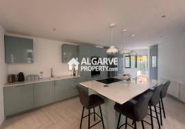 Charming 2+1 bedroom townhouse overlooking the golf course and near the Marina in Vilamoura, Algarve