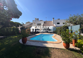 Charming 2+1 bedroom townhouse overlooking the golf course and near the Marina in Vilamoura, Algarve