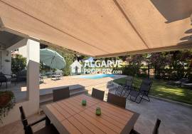 Charming 2+1 bedroom townhouse overlooking the golf course and near the Marina in Vilamoura, Algarve