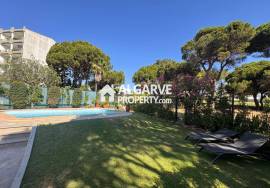 Charming 2+1 bedroom townhouse overlooking the golf course and near the Marina in Vilamoura, Algarve