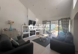 Charming 2+1 bedroom townhouse overlooking the golf course and near the Marina in Vilamoura, Algarve