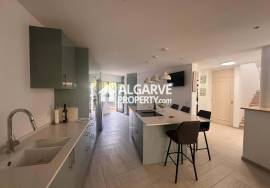 Charming 2+1 bedroom townhouse overlooking the golf course and near the Marina in Vilamoura, Algarve