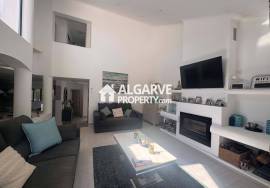 Charming 2+1 bedroom townhouse overlooking the golf course and near the Marina in Vilamoura, Algarve