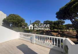Charming 2+1 bedroom townhouse overlooking the golf course and near the Marina in Vilamoura, Algarve