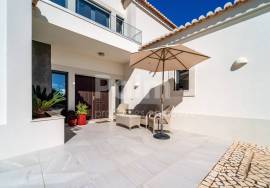 Exceptional 4-Bedroom Villa with Pool & Golf Course Views | Vale da Pinta Golf, Lagoa