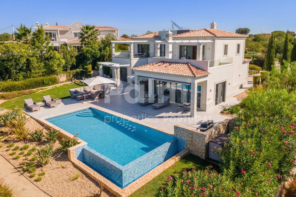 Exceptional 4-Bedroom Villa with Pool & Golf Course Views | Vale da Pinta Golf, Lagoa
