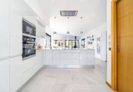 Exceptional 4-Bedroom Villa with Pool & Golf Course Views | Vale da Pinta Golf, Lagoa