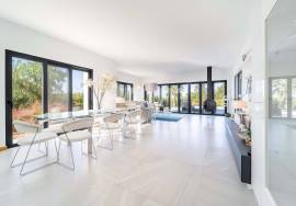 Exceptional 4-Bedroom Villa with Pool & Golf Course Views | Vale da Pinta Golf, Lagoa