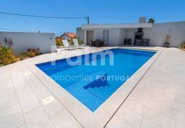 Contemporary 3+1 Bedroom Villa with Heated Pool & Panoramic Views | São Bartolomeu de Messines