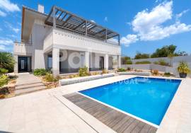 Contemporary 3+1 Bedroom Villa with Heated Pool & Panoramic Views | São Bartolomeu de Messines