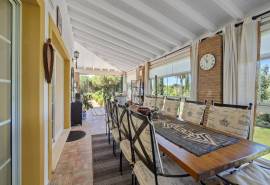 Carvoeiro – 4-bedroom charming villa very private with pool and mature gardens in a big plot
