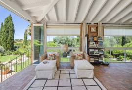 Carvoeiro – 4-bedroom charming villa very private with pool and mature gardens in a big plot