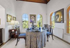 Carvoeiro – 4-bedroom charming villa very private with pool and mature gardens in a big plot