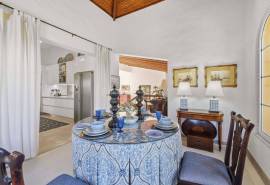 Carvoeiro – 4-bedroom charming villa very private with pool and mature gardens in a big plot